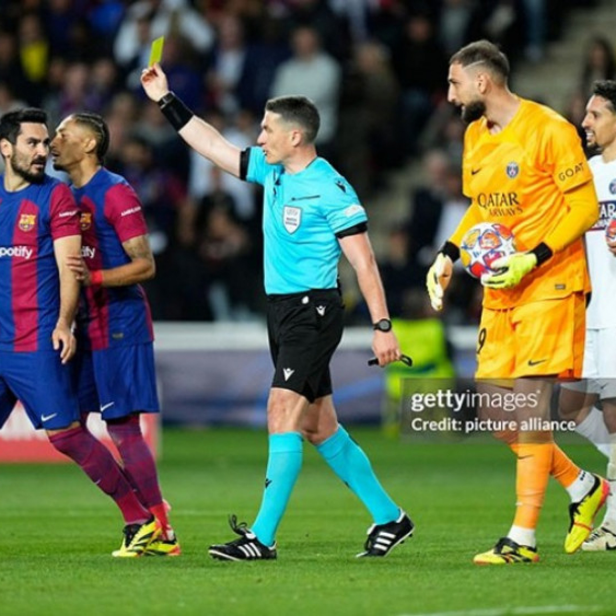  - Barca thua PSG tranh cãi: Ấm ức 3 thẻ đỏ, 1 penalty & 1 lần hụt penalty
