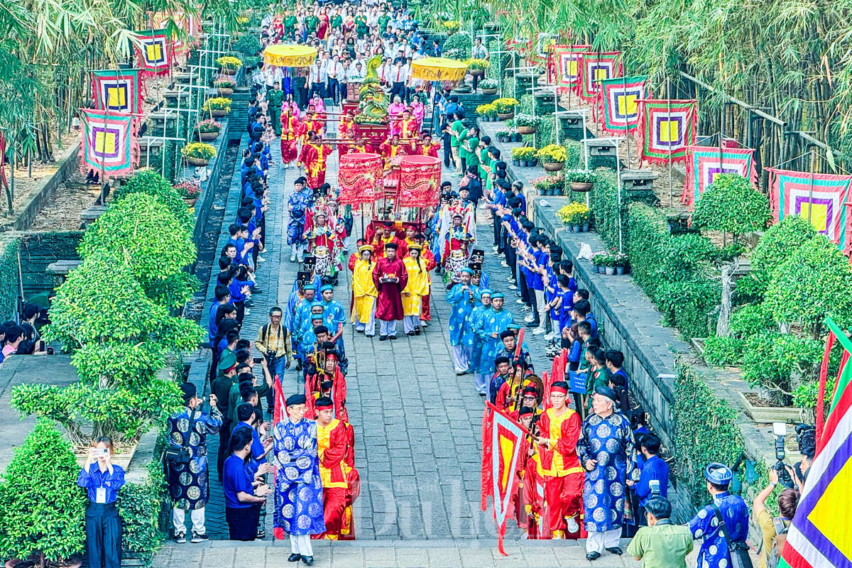 Lễ Giỗ Tổ Hùng Vương thu hút đông đảo du khách và người dân TP.HCM - 1