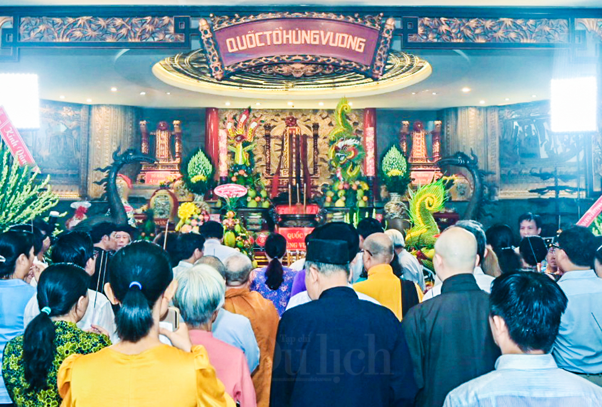 Lễ Giỗ Tổ Hùng Vương thu hút đông đảo du khách và người dân TP.HCM - 14