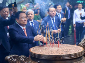 - Thủ tướng Phạm Minh Chính dâng hương tưởng niệm các Vua Hùng