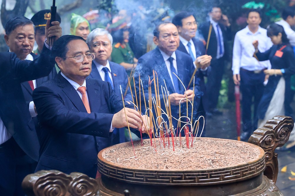Thủ tướng Phạm Minh Chính dâng hương tưởng niệm các Vua Hùng - 1