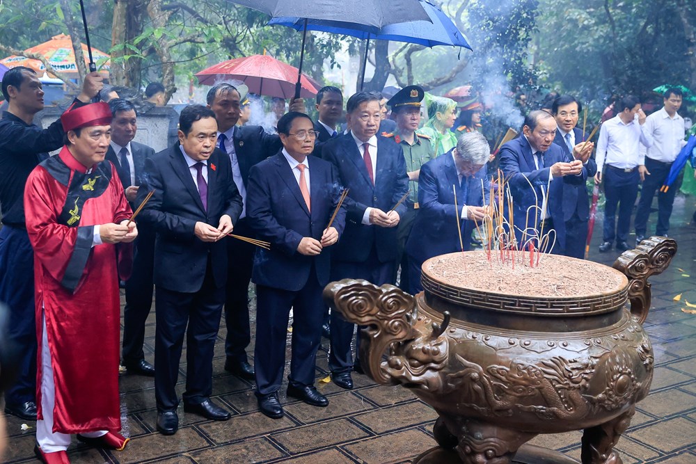 Thủ tướng Phạm Minh Chính dâng hương tưởng niệm các Vua Hùng - 2