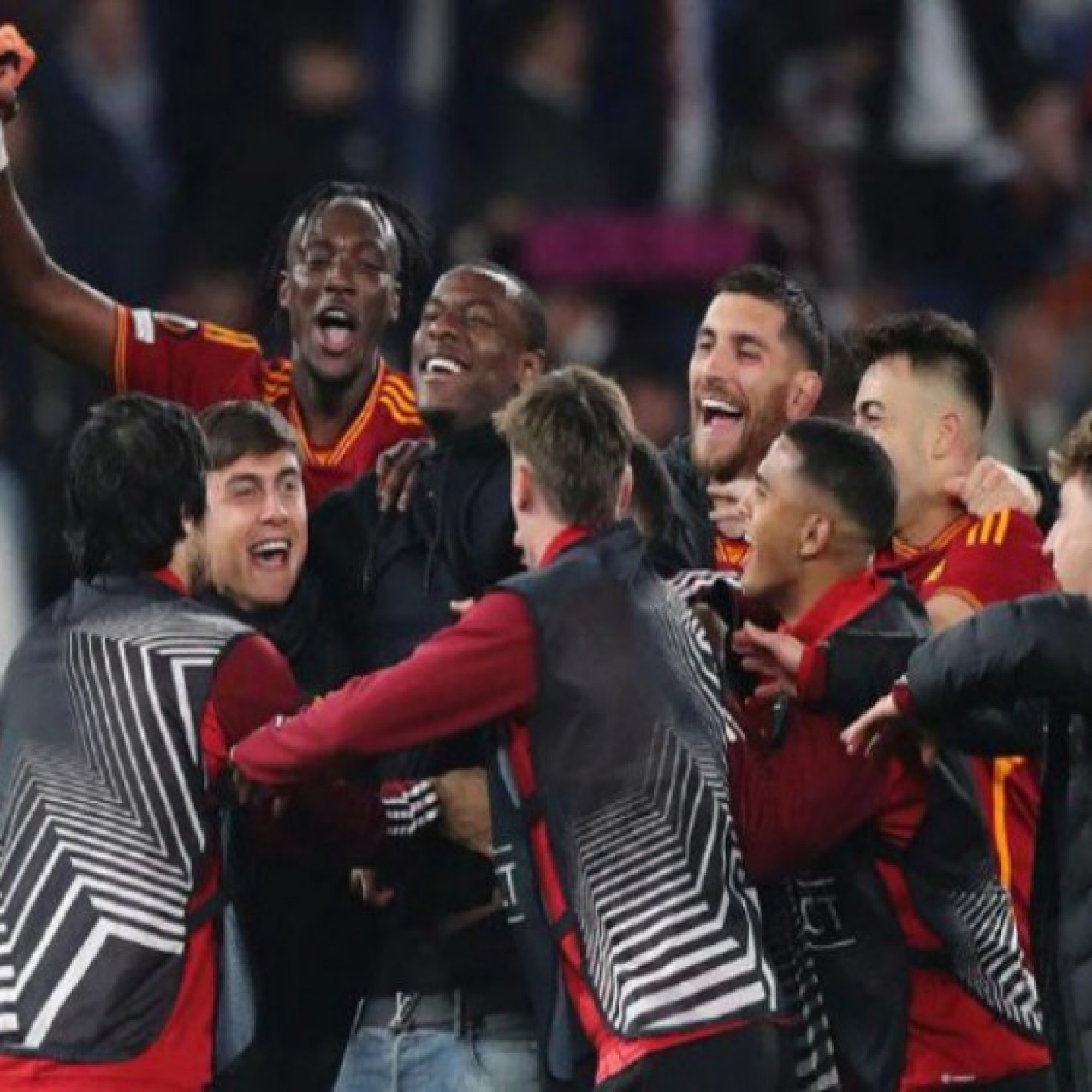  - 4 anh hào vào bán kết Europa League: Roma đại chiến Leverkusen, nước Anh vắng bóng