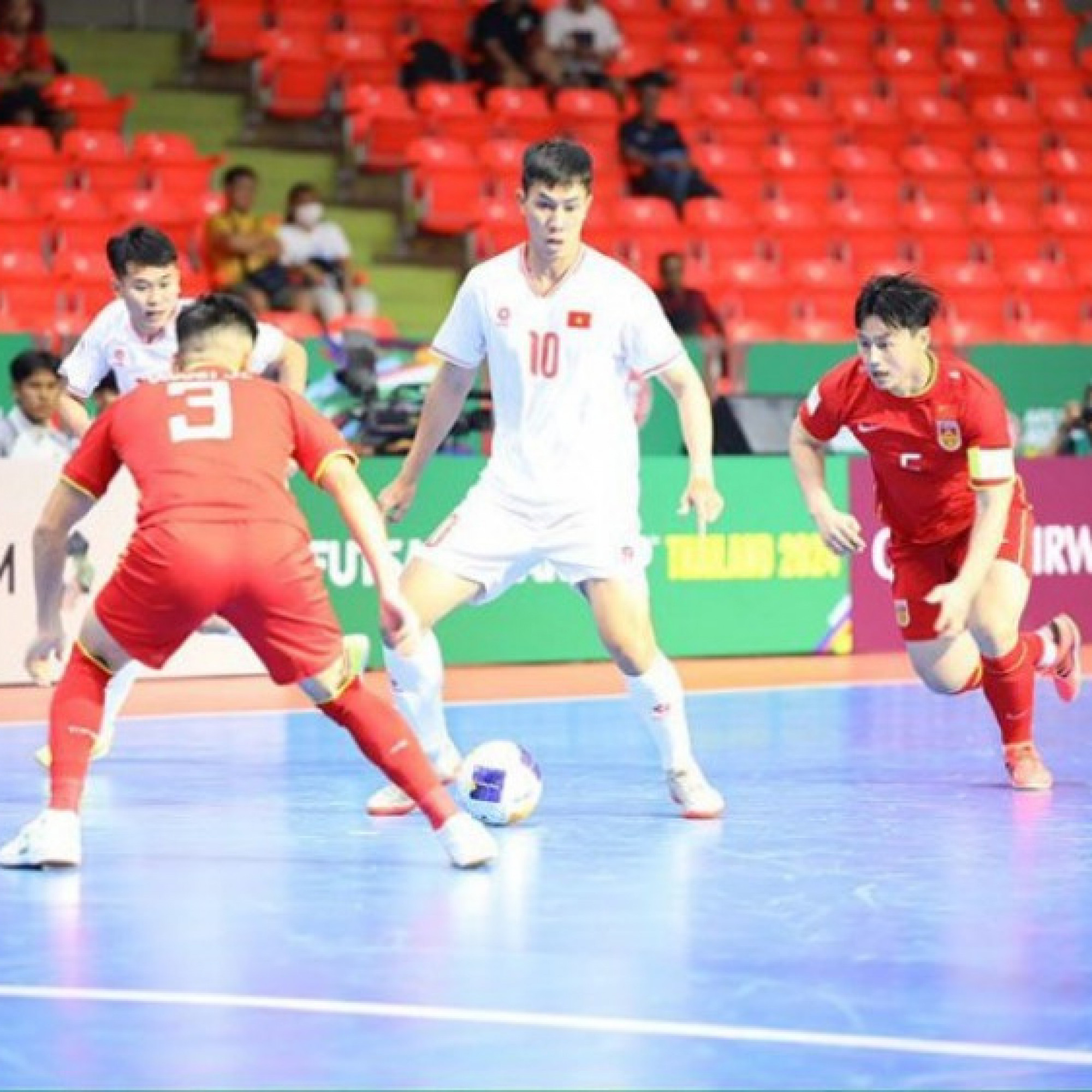  - Trực tiếp futsal ĐT Việt Nam - ĐT Trung Quốc: Gia Hưng mở tỷ số từ cú sút 10m (Futsal châu Á)