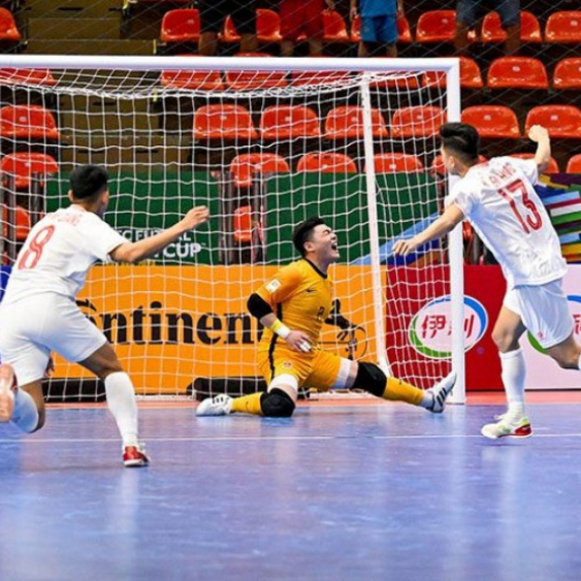 - Kết quả futsal ĐT Việt Nam - Trung Quốc: Chiến thắng nhọc nhằn, hú hồn xà ngang (Futsal châu Á)