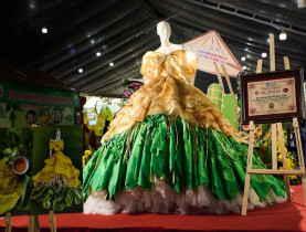 Độc đáo váy bánh xèo ở Lễ hội Bánh dân gian Nam Bộ