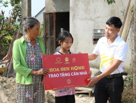 MC Quyền Linh đồng hành cùng Tập đoàn Hoa Sen thực hiện lời hứa trao tặng “mái ấm” mới cho em nhỏ mồ côi cha