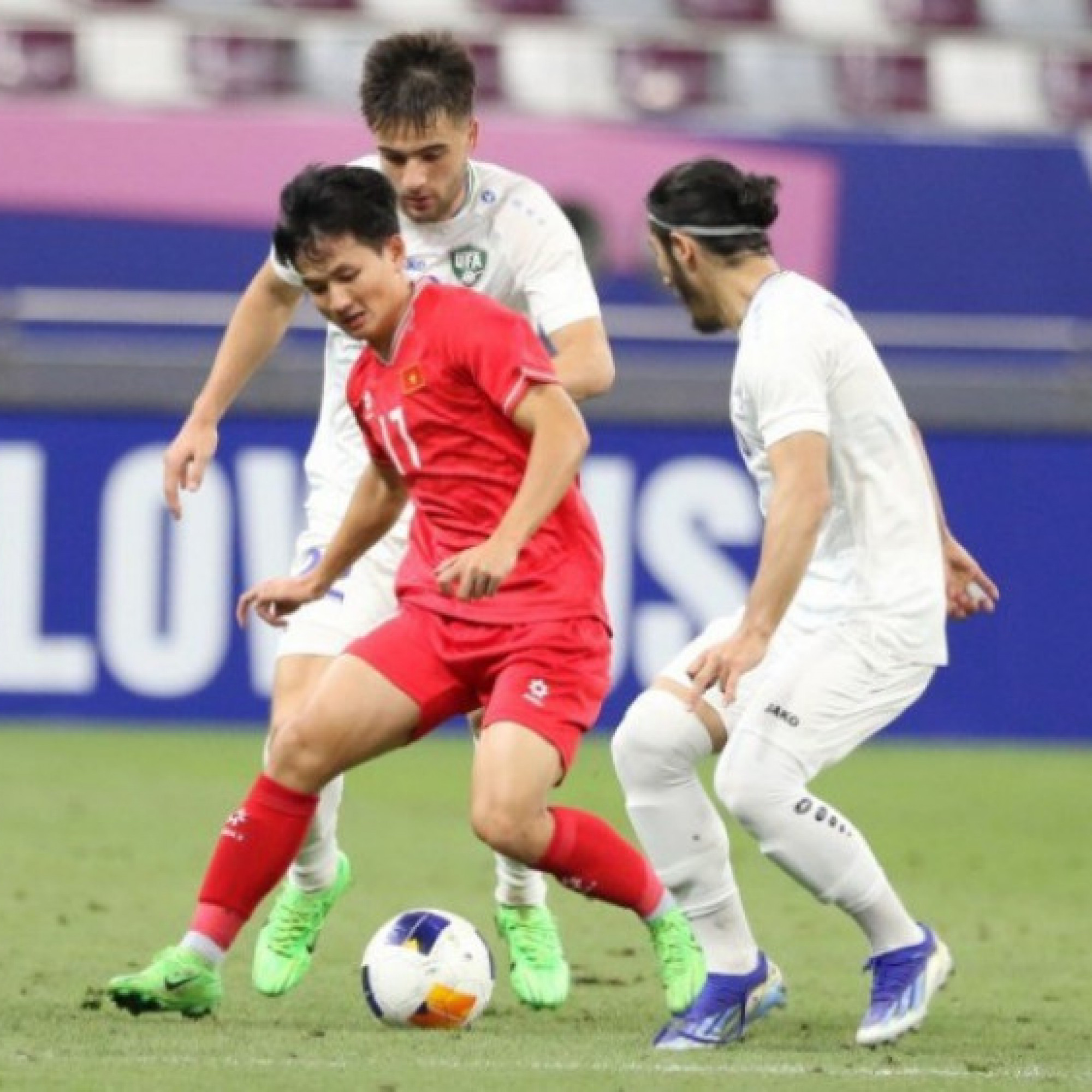  - U23 Việt Nam thủng lưới 3 bàn sau 36 phút: "Ác mộng" cánh trái