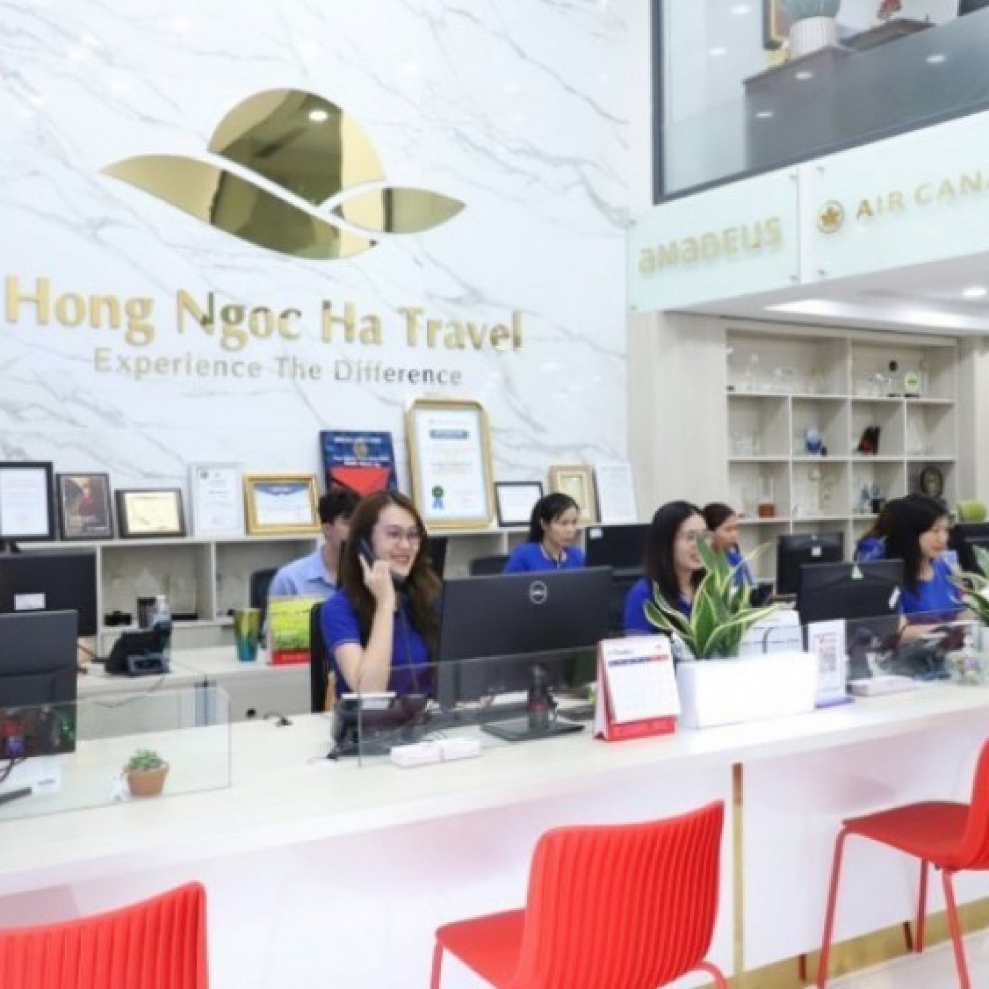 Giải trí - Người tiêu dùng thông minh mua vé máy bay ở đâu giữa “bão giá”?
