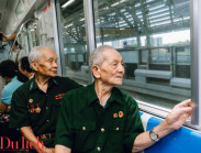 Chuyển động - Đi tàu metro số 1, cựu chiến sĩ Điện Biên Phủ tự hào vì TP.HCM ngày càng hiện đại