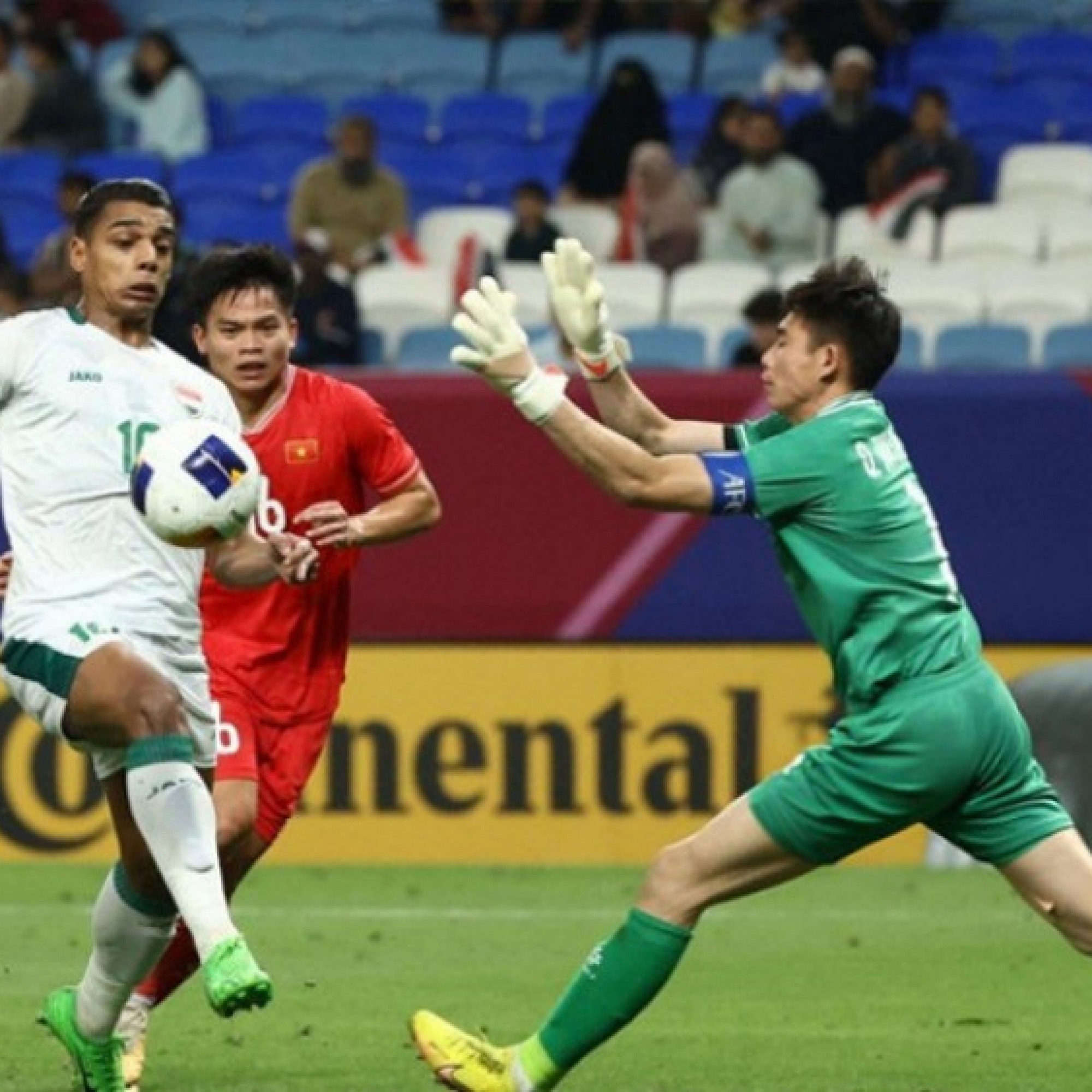  - Tranh cãi U23 Việt Nam bị phạt đền quá nặng, U23 Iraq tận dụng ghi bàn
