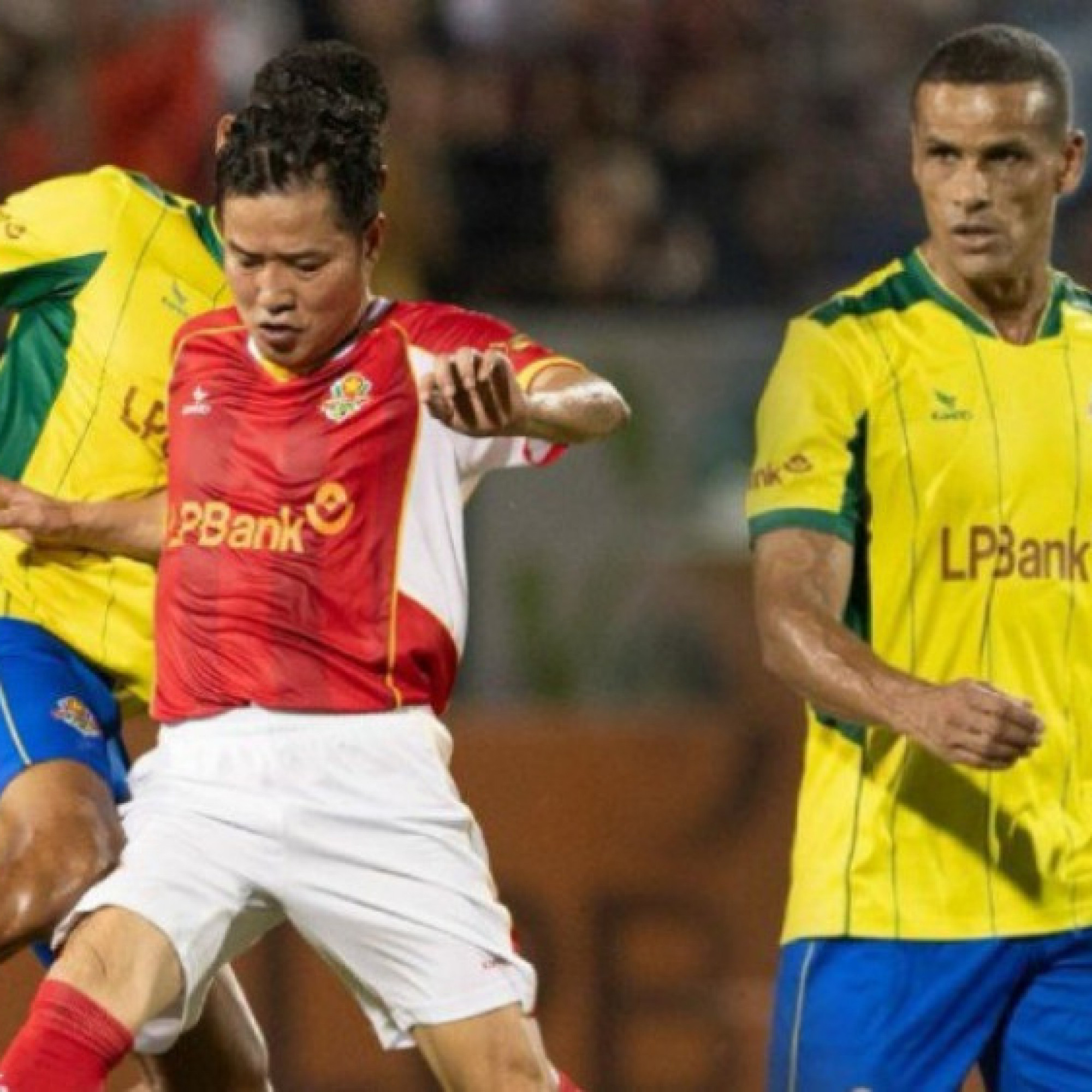  - Huỳnh Đức, Hồng Sơn so tài Rivaldo và huyền thoại Brazil trong trận cầu 8 bàn