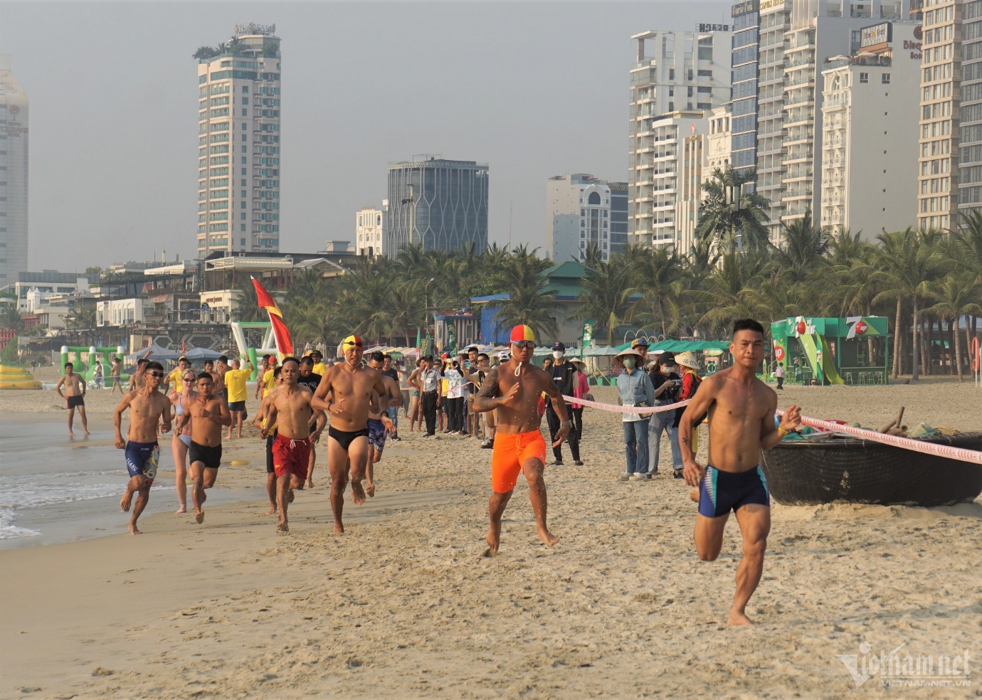 Cứu hộ viên xuất sắc của các bãi biển quốc tế tụ về Đà Nẵng tranh tài gay cấn - 5