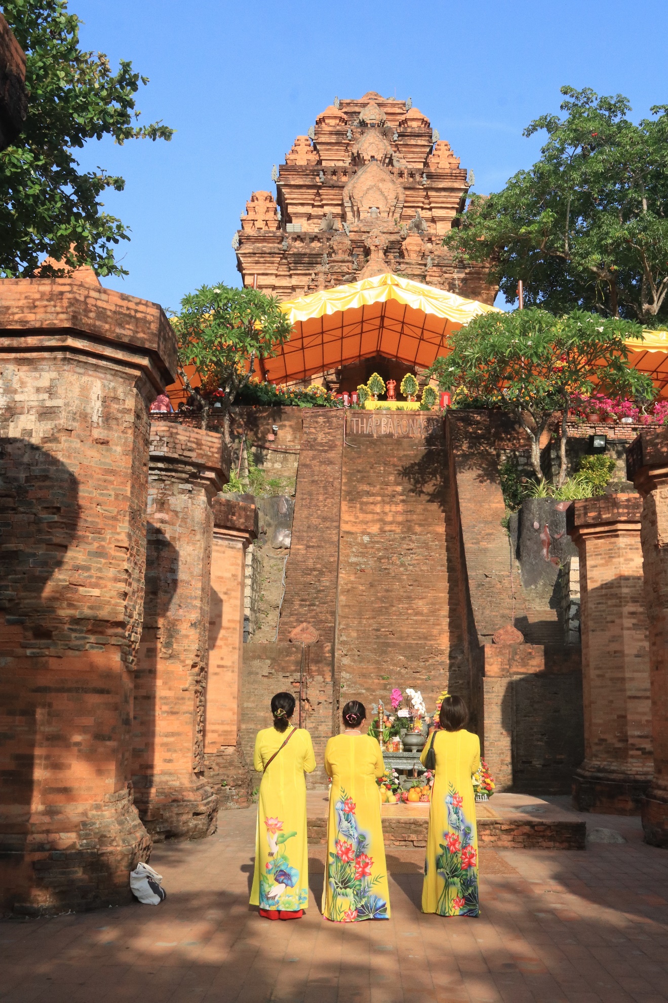 Hàng ngàn người tham dự Lễ hội Tháp Bà Ponagar - 5