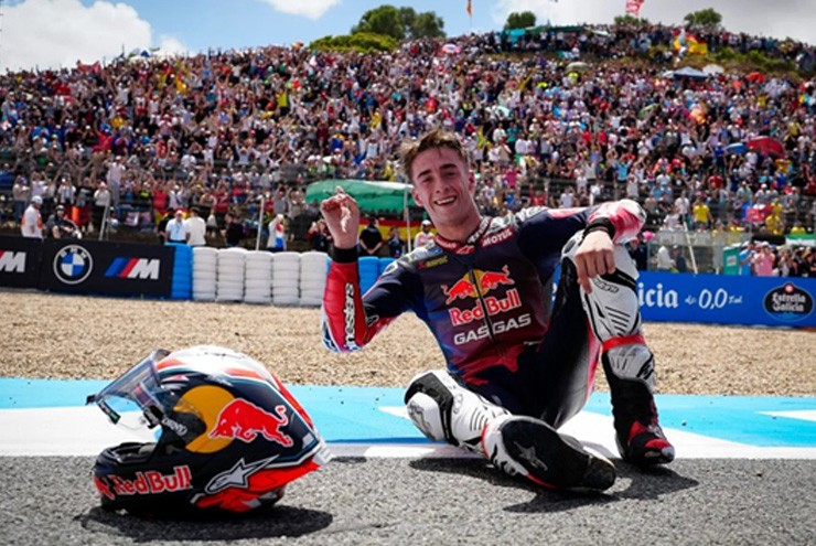 Đua xe MotoGP, Spanish GP: Bagnaia giành cú hat-trick sau cuộc  đua với số 93 huyền thoại - 4