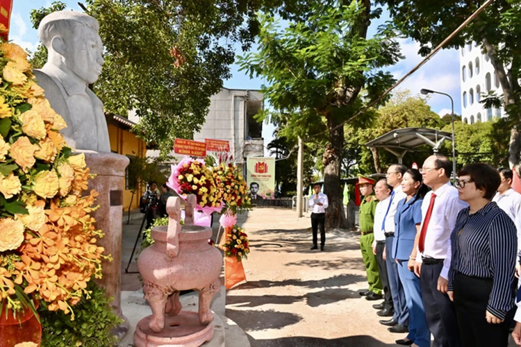 Lãnh đạo TPHCM dâng hương tưởng nhớ cố Tổng bí thư Trần Phú - 1