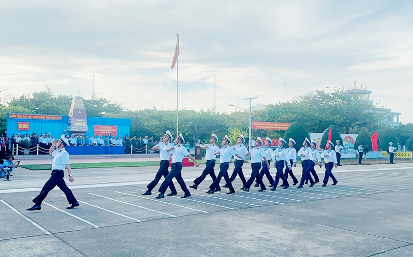 Đoàn công tác số 12 TPHCM hoàn thành xuất sắc chuyến thăm Trường Sa và Nhà giàn DK1 - 3