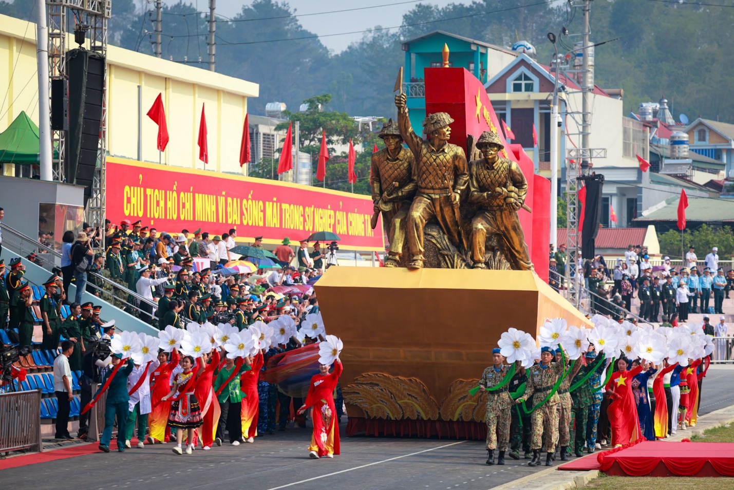 tong duyet dieu binh, dieu hanh ky niem 70 nam chien thang dien bien phu - 4