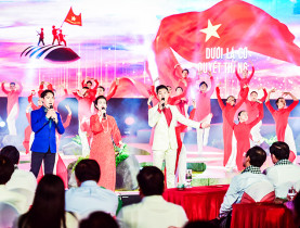 Lễ hội - Cờ đỏ sao vàng rực rỡ tung bay Đêm kỷ niệm Chiến thắng Điện Biên Phủ
