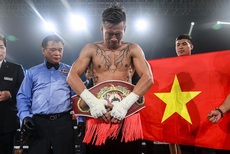Trần Văn Thảo thắng kịch tính cao thủ Thái Lan, giành đai vô địch boxing toàn cầu - 1