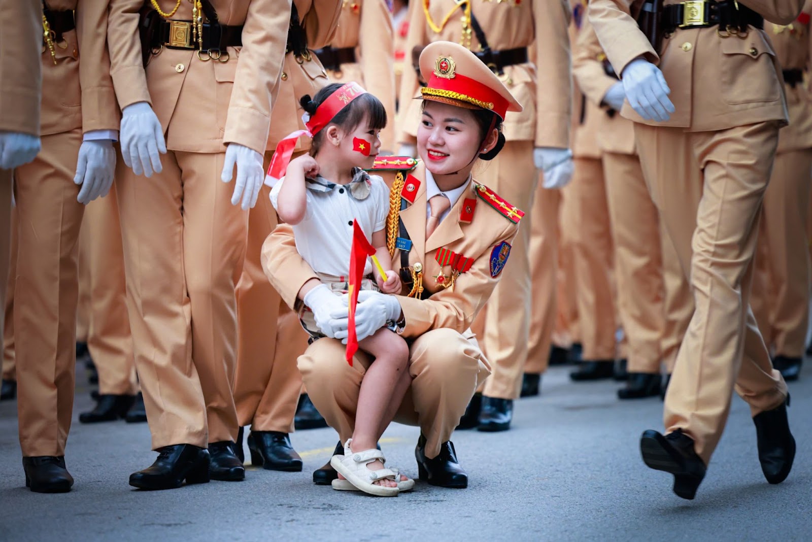 nhung khoanh khac tham tinh dan quan ben le le dieu binh tai dien bien phu - 1