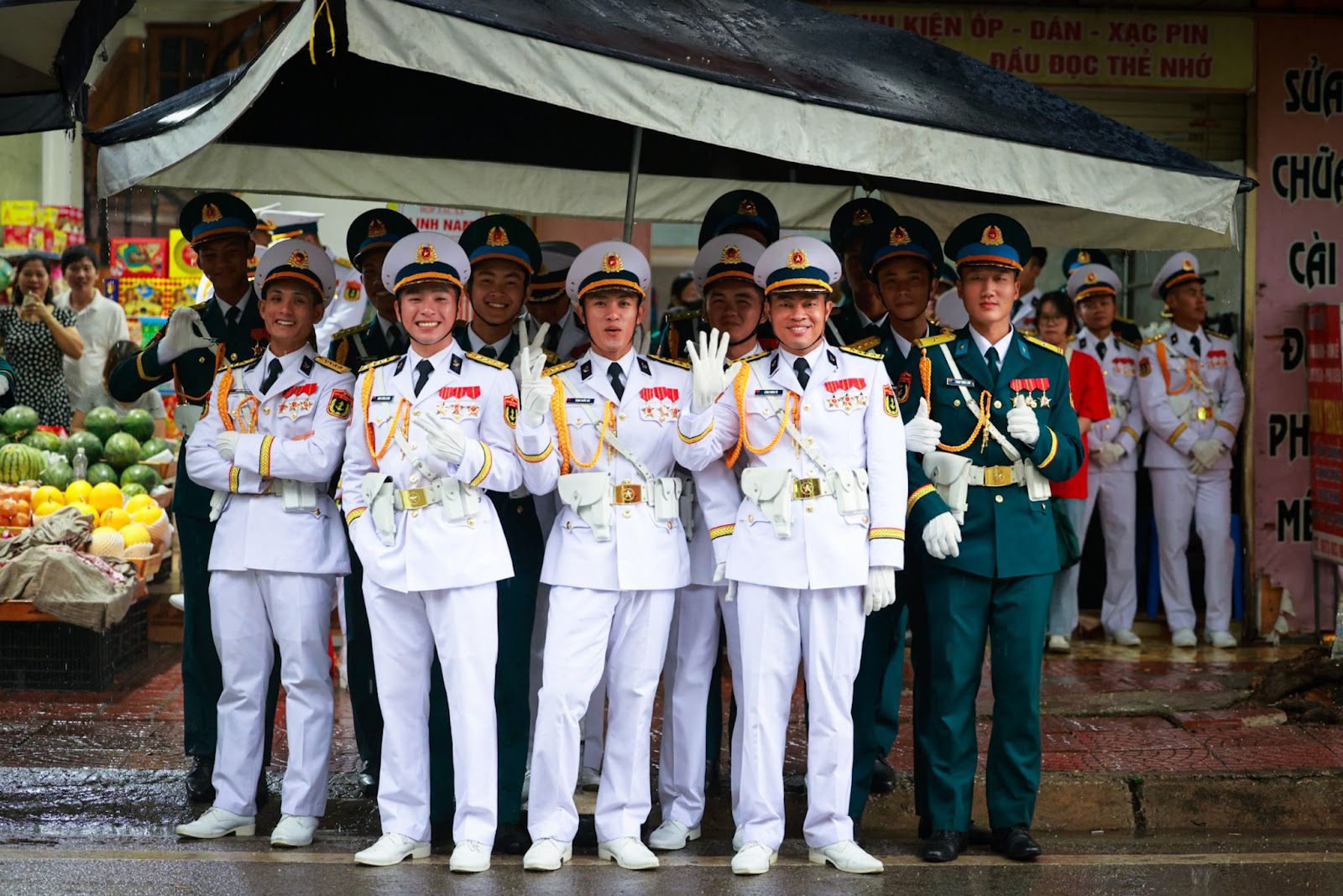 nhung khoanh khac tham tinh dan quan ben le le dieu binh tai dien bien phu - 5