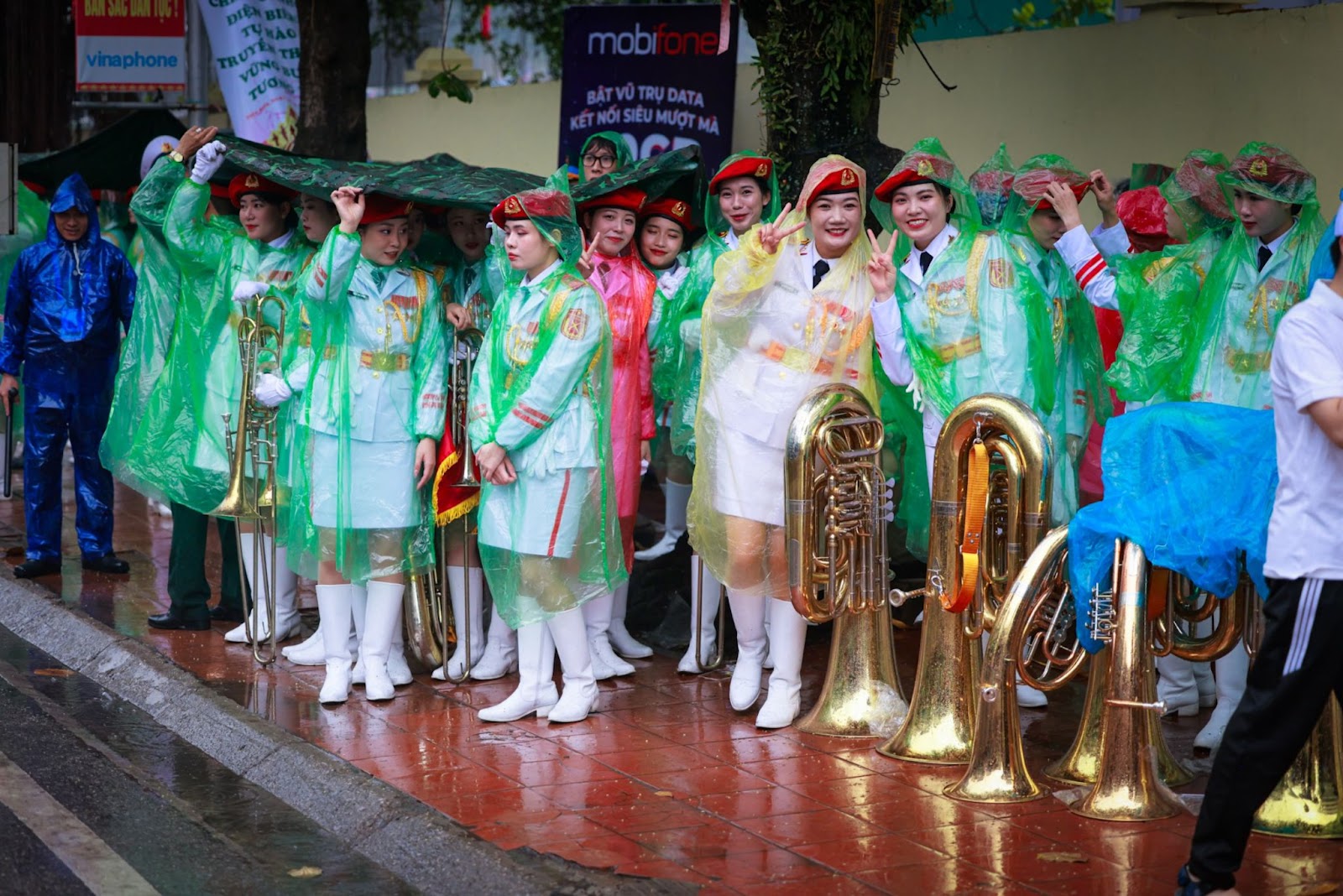 nhung khoanh khac tham tinh dan quan ben le le dieu binh tai dien bien phu - 7