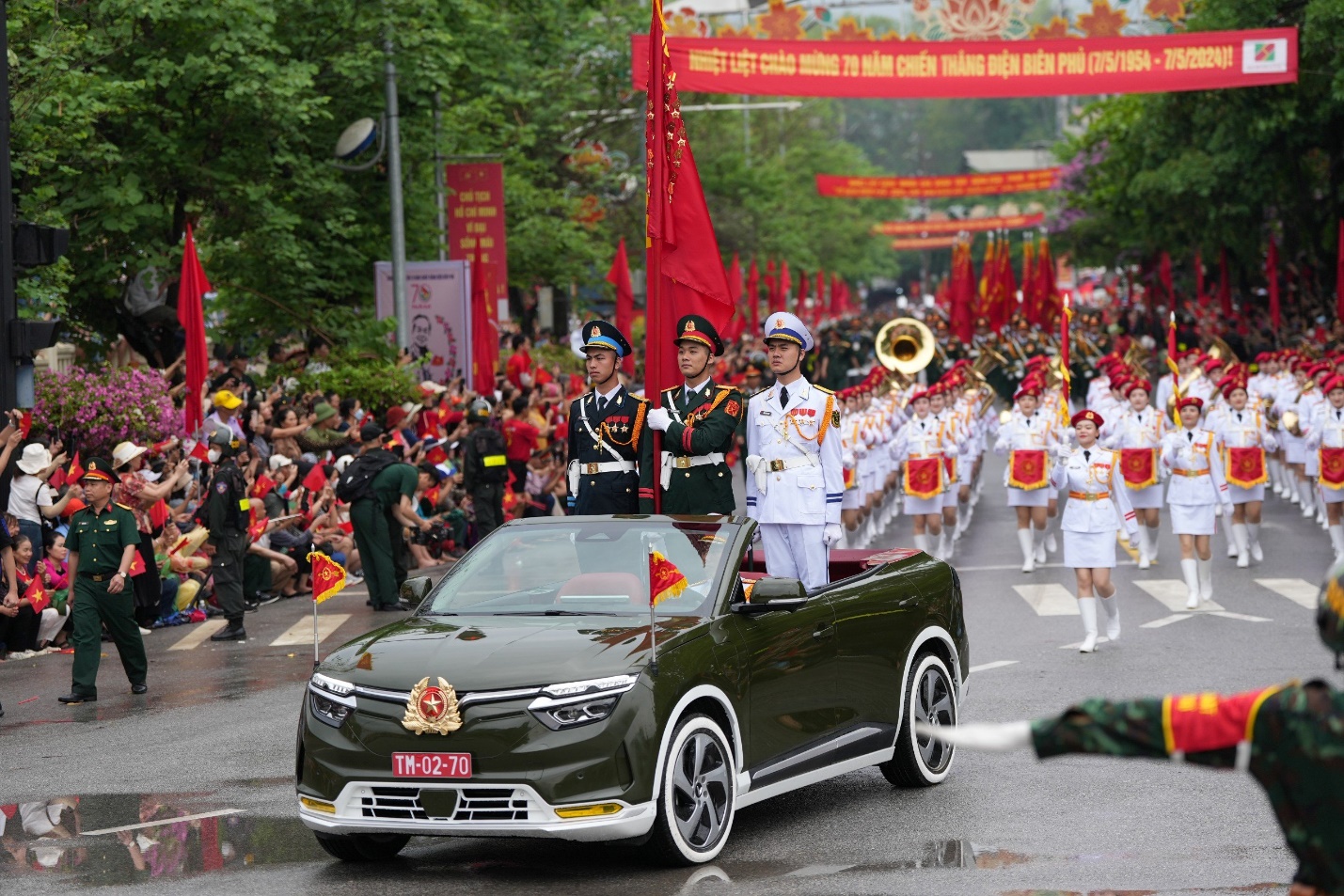 dieu dac biet ve mau xe vinfast mui tran tai le dieu binh chien thang dien bien phu - 4