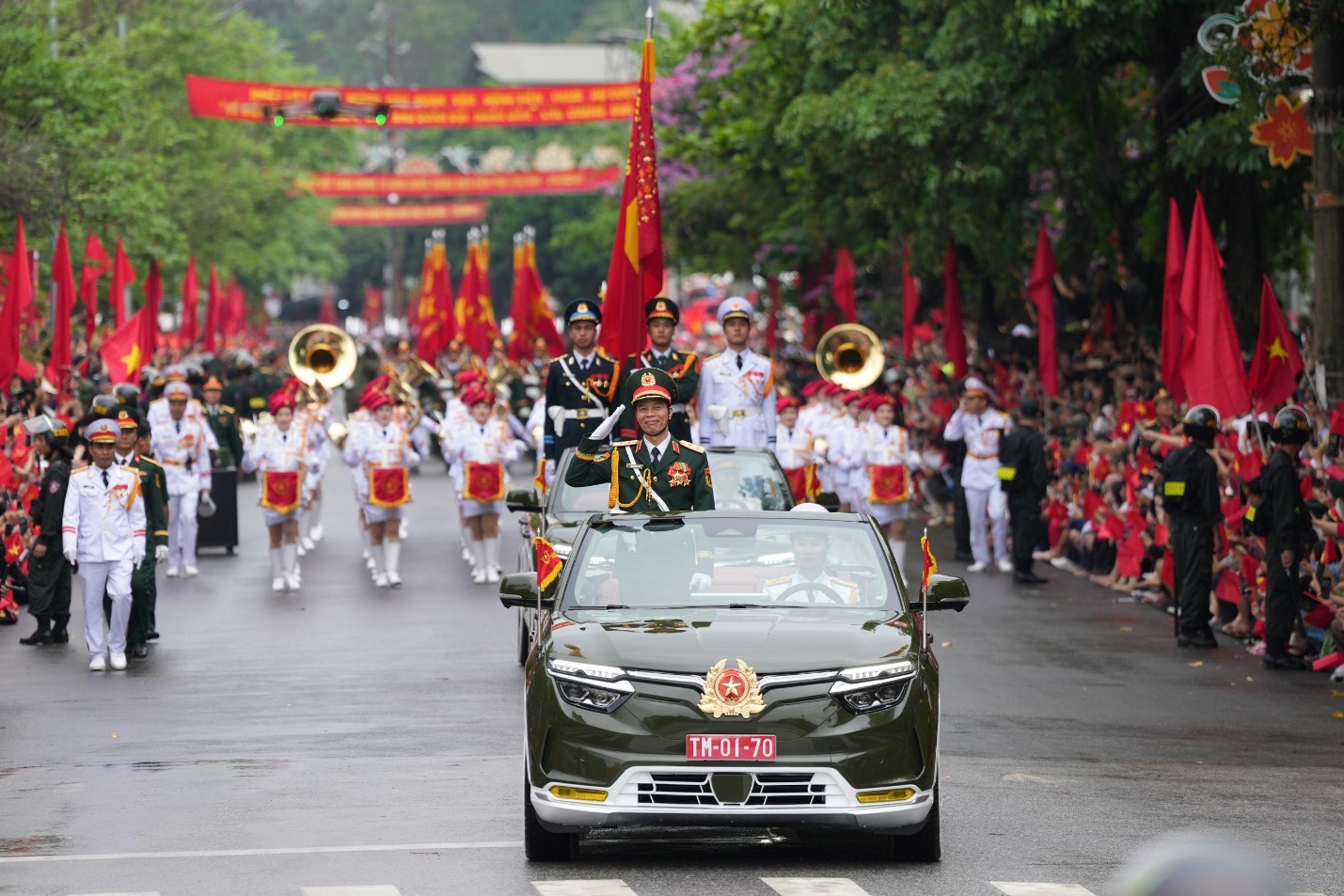 dieu dac biet ve mau xe vinfast mui tran tai le dieu binh chien thang dien bien phu - 2