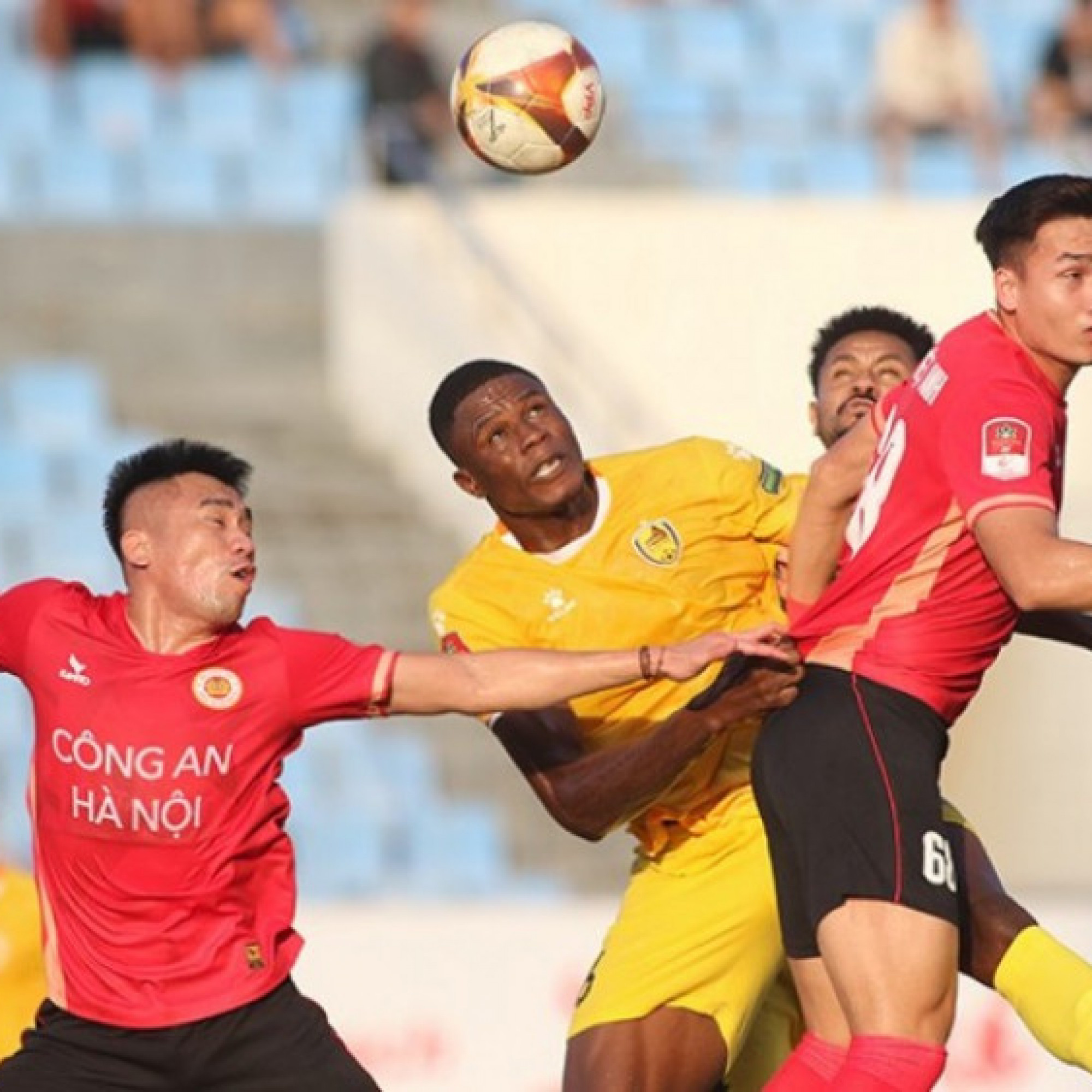  - Video bóng đá Quảng Nam - Công an Hà Nội: Thẻ đỏ tai hại, sụp đổ cuối trận (V-League)