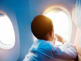 Chia sẻ kiến thức - Bí kíp chọn chỗ ngồi "chuẩn chỉnh" cho em bé trên máy bay