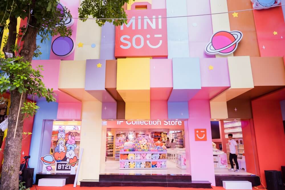 MINISO HỒ HOÀN KIẾM cửa hàng chủ đề IP đầu tiên tại Việt Nam - 1