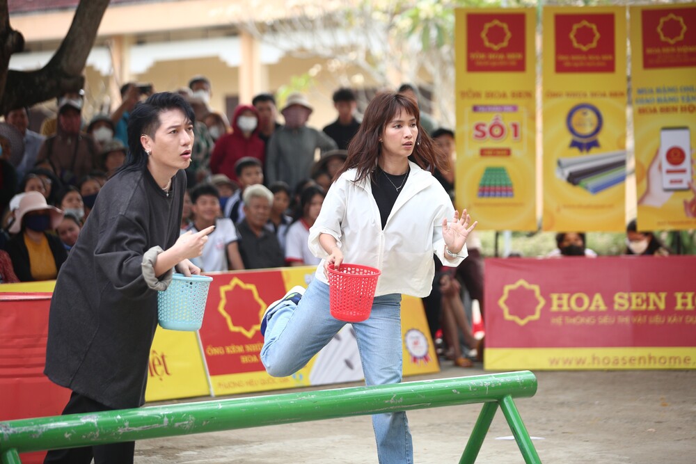 Ca sĩ Ái Phương và ca nhạc sĩ Châu Đăng Khoa góp sức mang về giải thưởng 90 triệu cho trẻ em mồ côi - 2