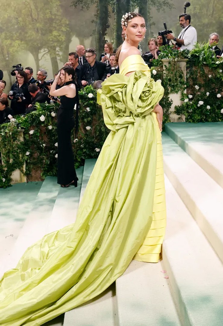 "Búp bê" Sharapova diện váy quý phái như nữ hoàng bước ra từ cổ tích - 3