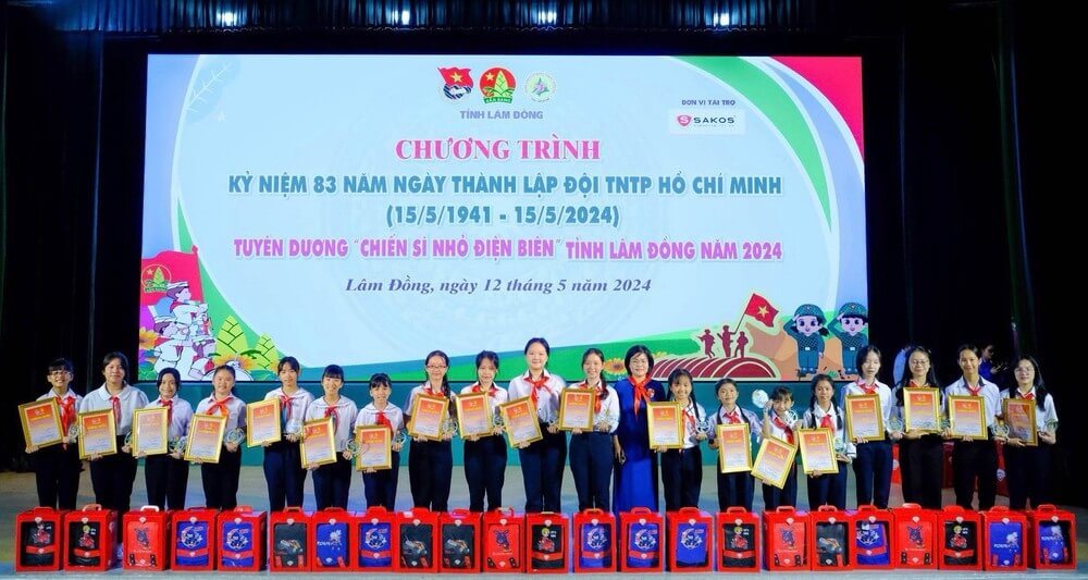 SAKOS trao tặng balo học sinh trị giá 100 triệu đồng cho “Chiến sĩ nhỏ Điện Biên” tỉnh Lâm Đồng - 4