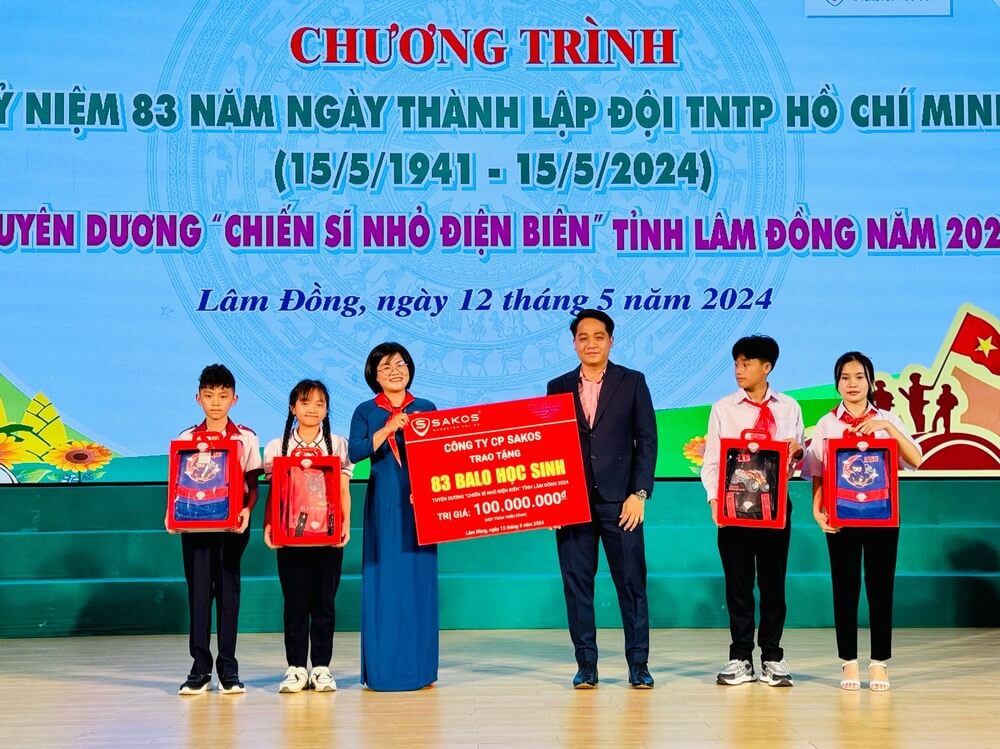 SAKOS trao tặng balo học sinh trị giá 100 triệu đồng cho “Chiến sĩ nhỏ Điện Biên” tỉnh Lâm Đồng - 3