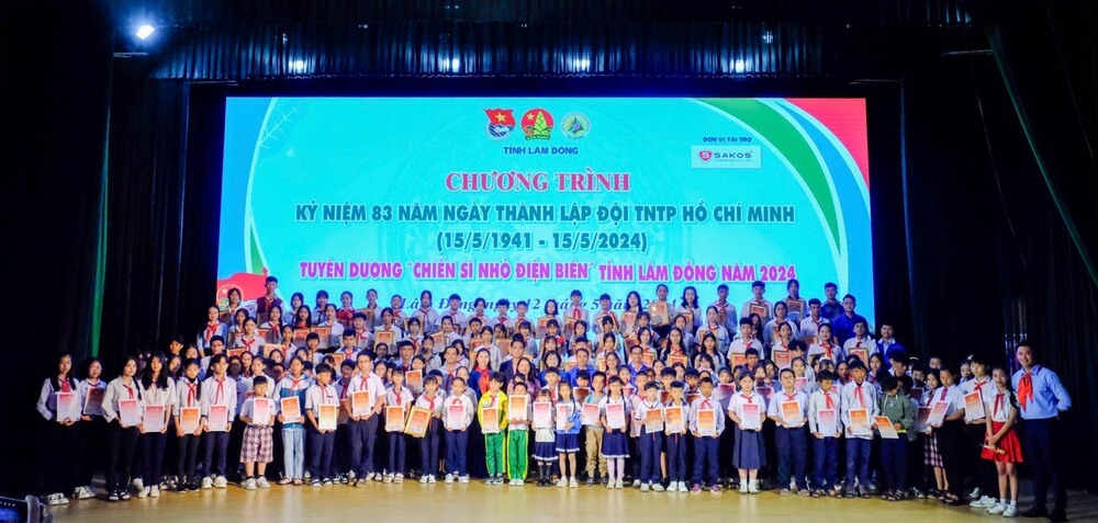 SAKOS trao tặng balo học sinh trị giá 100 triệu đồng cho “Chiến sĩ nhỏ Điện Biên” tỉnh Lâm Đồng - 1