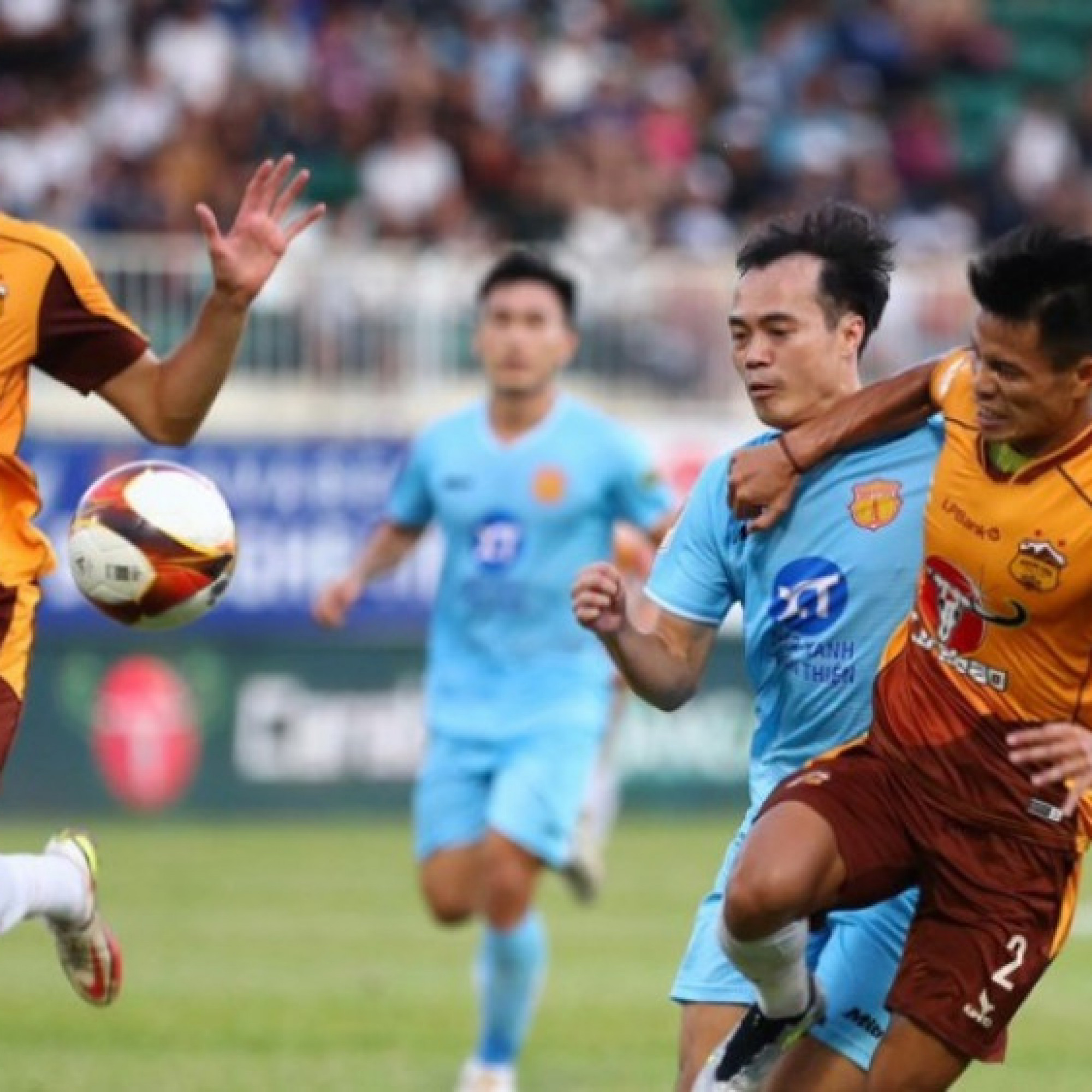  - Video bóng đá HAGL - Nam Định: Hiệp hai bùng nổ, ngoại binh sửa chữa sai lầm (V-League)