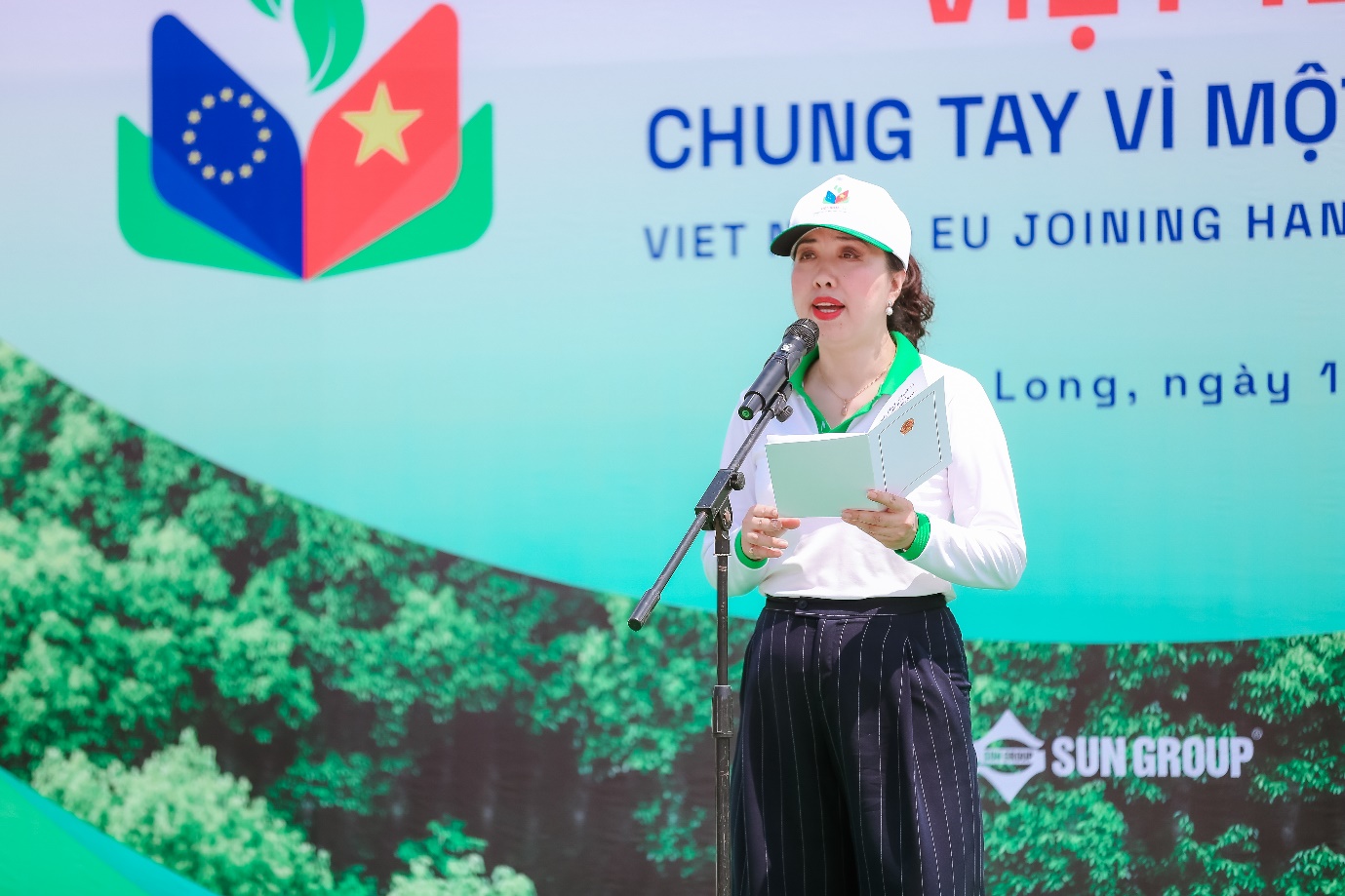 phai doan chau au cung bo ngoai giao don rac tren vinh ha long - 3