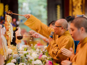 Lễ hội - Hàng nghìn người dân hành hương đến chùa Yên Tử dự đại lễ Phật đản