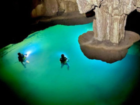 Sự kiện đặc sắc - Hồ Lơ Lửng trong hang Thung từng được khảo sát nhiều năm trước