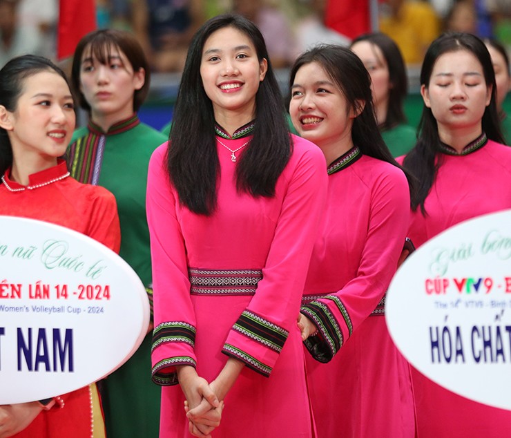 Hot girl bóng chuyền U20 Việt Nam gây “sốt” trước CLB Nhật Bản, có quân sư “mách nước” - 11