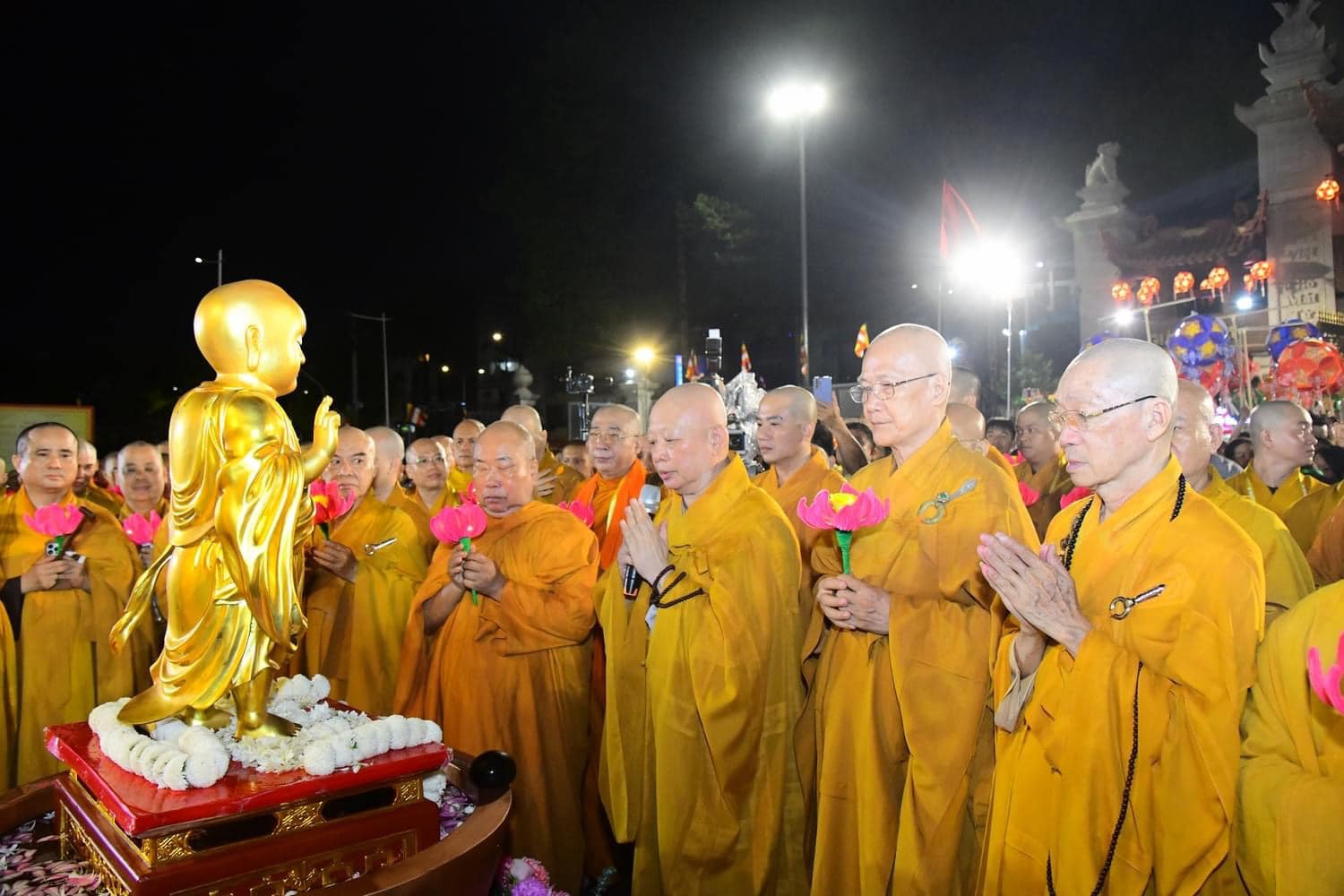 Hàng ngàn Phật tử tham dự Lễ cung rước Đức Phật tại TP.HCM - 2