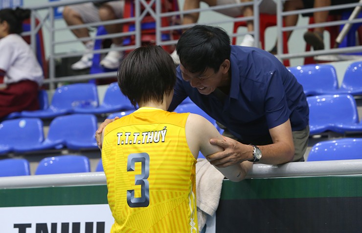 Đỉnh cao bóng chuyền nữ Việt Nam: Thanh Thúy khóc vì "người đặc biệt", Ninh Bình vào chung kết - 10