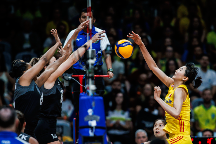 Bóng chuyền nữ Trung Quốc thua sốc Canada, bất lực trước 2 kiều nữ cao gần 1m9 - 1