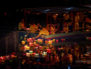 Người dân TP.HCM xuống đường thả hoa đăng mừng đại lễ Phật Đản 2024