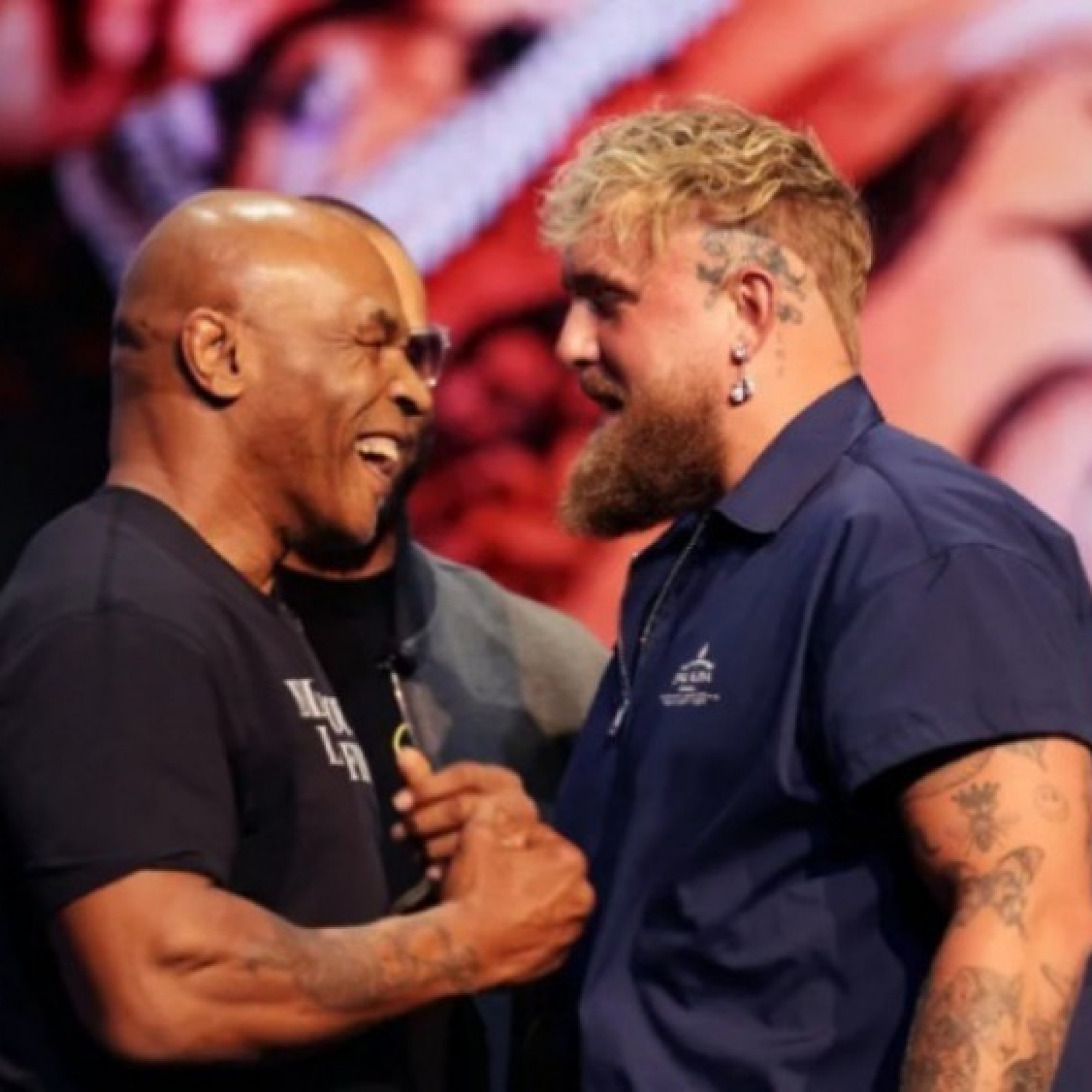 Thể thao - Jake Paul chờ đấm nhau với Mike Tyson: Máy bay chở “ông cháu” bị sét đánh
