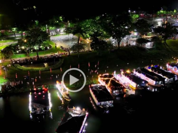 Lễ hội - Lung linh diễu hành thuyền hoa trên sông Hương dịp Đại lễ Phật đản