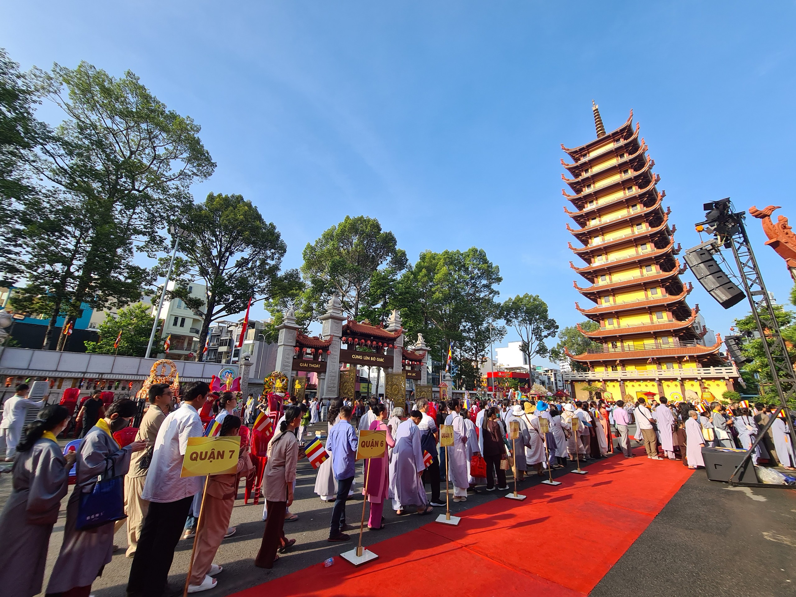 Đông đảo Phật tử tham dự Đại lễ Phật đản, cầu mong phúc báu, an lành - 4