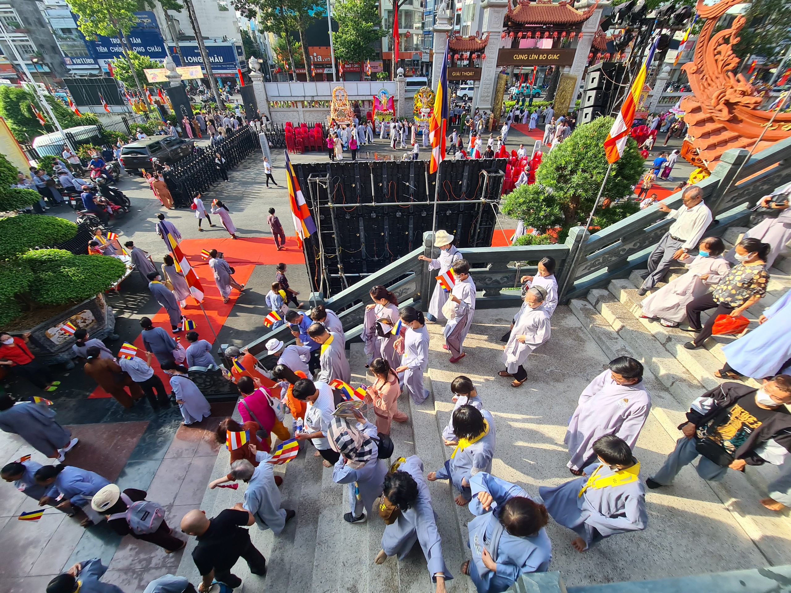 Đông đảo Phật tử tham dự Đại lễ Phật đản, cầu mong phúc báu, an lành - 7